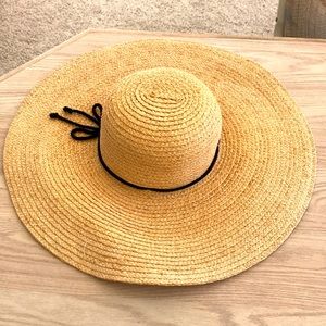 Beautiful large designer elegant straw hat!
